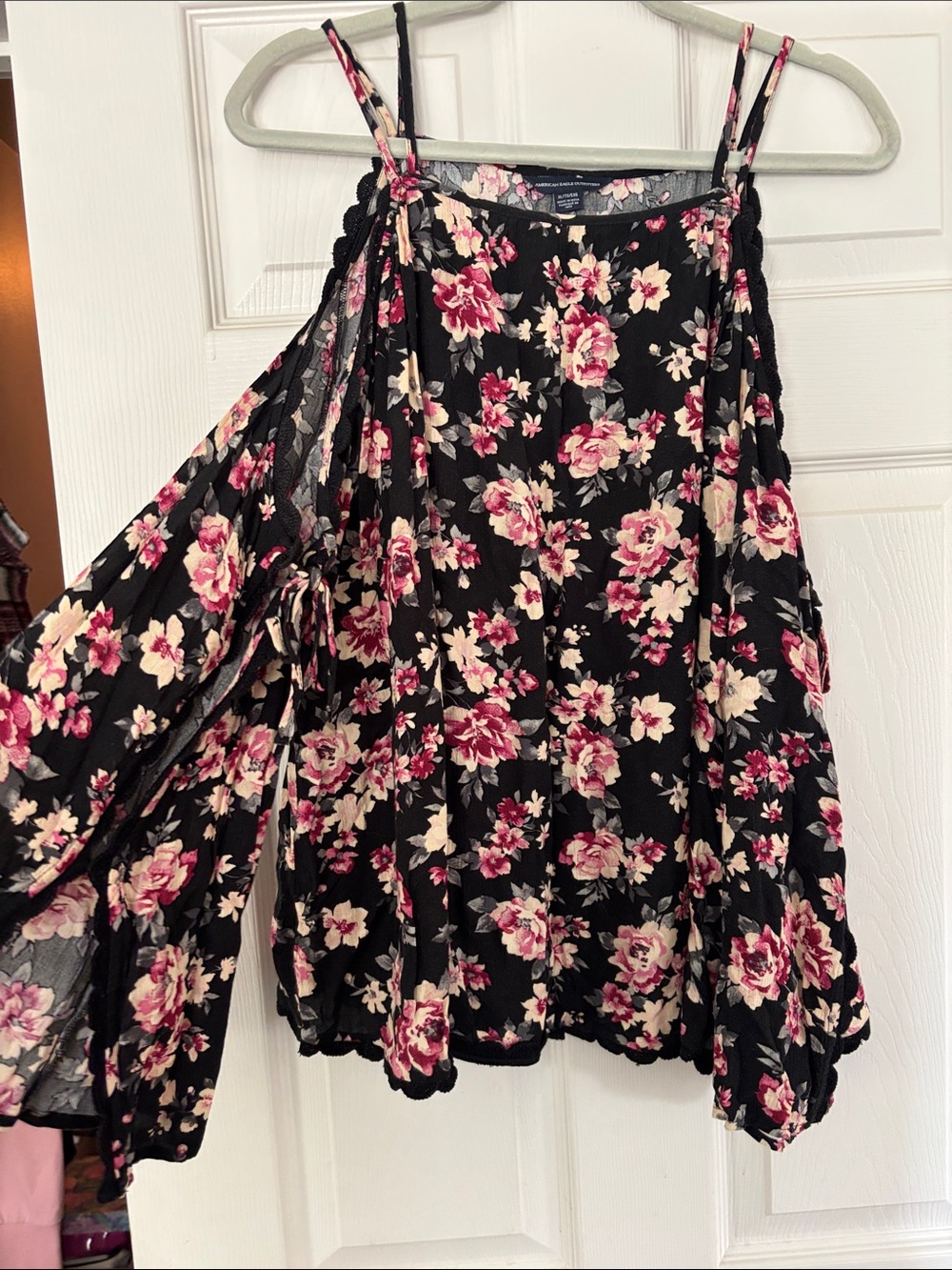 American Eagle Cold-Shoulder Shirt in Black and Pink